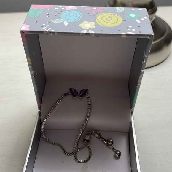 Butterfly silver adjustable bracelet. - Picture 4 of 6